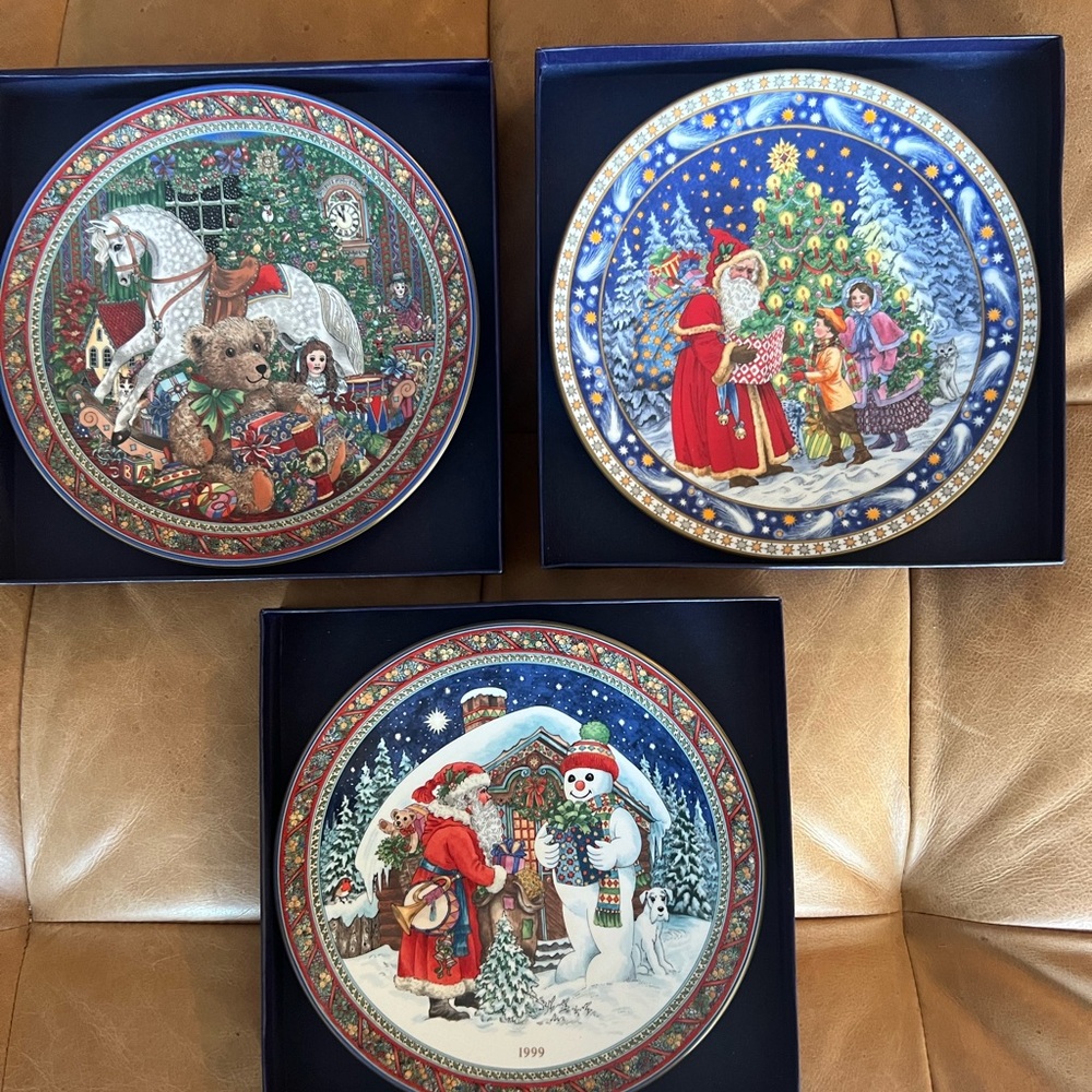 Lot of 3 Royal Worcester Vintage Holiday Plates by Sue Scullard with boxes